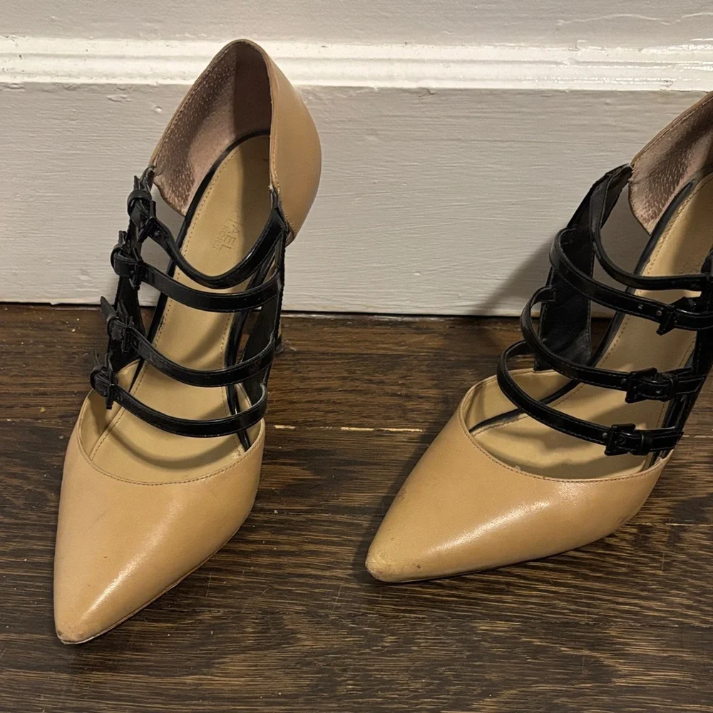 Michael Kors Black and Tan Women's Shoes - Picture 4 of 12